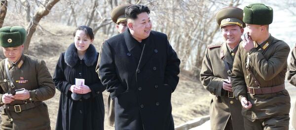 Nhà lãnh đạo CHDCND Triều Tiên Kim Jong-un với em gái Kim Yo-jong Nhà lãnh đạo CHDCND Triều Tiên Kim Jong-un với em gái Kim Yo-jong - Sputnik Việt Nam