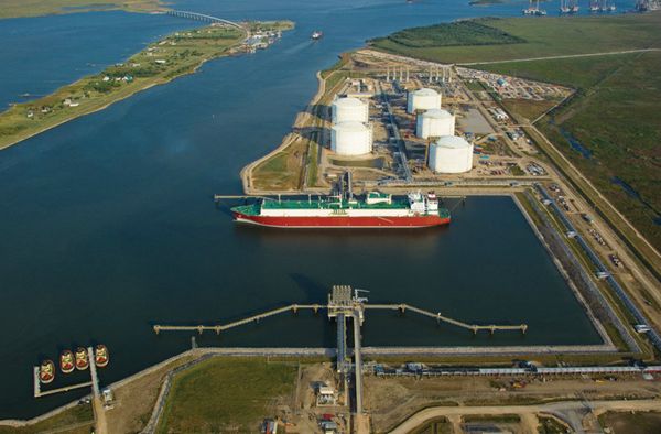 Tại sao châu Âu và châu Á từ bỏ khí đốt hóa lỏng LNG từ Mỹ? - Sputnik Việt Nam