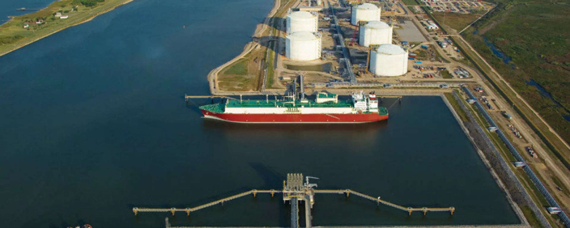Golden Pass LNG Terminal trên đường thủy Sabine-Neches ở Sabine Pass, Texas Golden Pass LNG Terminal trên đường thủy Sabine-Neches ở Sabine Pass, Texas - Sputnik Việt Nam, 1920, 22.09.2022