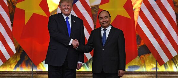 Donald Trump và Nguyễn Xuân Phúc - Sputnik Việt Nam
