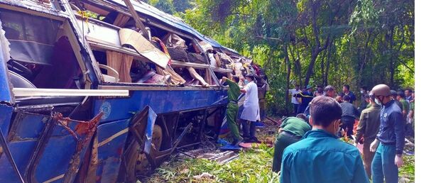Vụ xe khách lao xuống vực ở Kon Tum: Thêm một nạn nhân tử vong Vụ xe khách lao xuống vực ở Kon Tum: Thêm một nạn nhân tử vong - Sputnik Việt Nam
