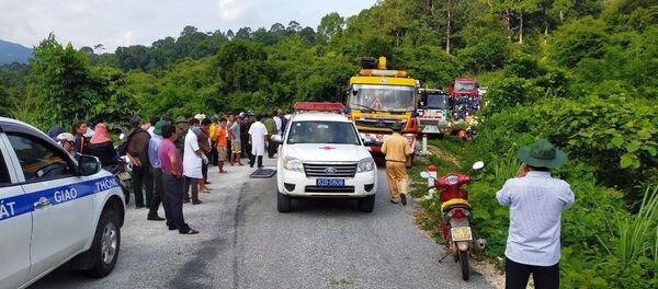 Các lực lượng chức năng được huy động để cấp cứu người bị nạn. Các lực lượng chức năng được huy động để cấp cứu người bị nạn. - Sputnik Việt Nam