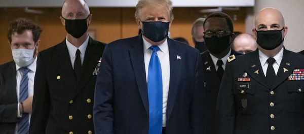Ông Trump đeo khẩu trang. - Sputnik Việt Nam