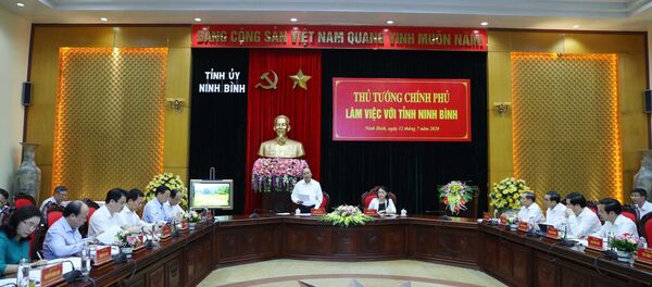 Quang cảnh buổi làm việc giữa Thủ tướng Nguyễn Xuân Phúc và cán bộ chủ chốt tỉnh Ninh Bình. - Sputnik Việt Nam