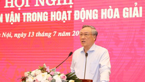 Đồng chí Nguyễn Hoà Bình, Bí thư Trung ương Đảng, Chánh án Toà án nhân dân tối cao phát biểu tại Hội nghị. - Sputnik Việt Nam