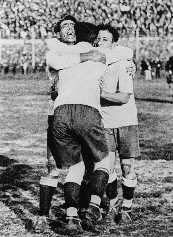 World Cup 1930: Lịch sử thể thao thay đổi cuộc sống của cả một quốc gia World Cup 1930: Lịch sử thể thao thay đổi cuộc sống của cả một quốc gia - Sputnik Việt Nam