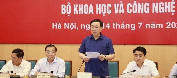 Bí thư Thành ủy Hà Nội Vương Đình Huệ phát biểu tại buổi làm việc với Ban Cán sự Đảng Bộ Khoa học và Công nghệ. Bí thư Thành ủy Hà Nội Vương Đình Huệ phát biểu tại buổi làm việc với Ban Cán sự Đảng Bộ Khoa học và Công nghệ. - Sputnik Việt Nam