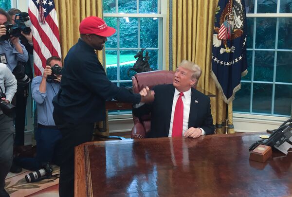 Ứng cử viên không cơ hội chiến thắng. Kanye West cần tước phiếu bầu của Biden? Ứng cử viên không cơ hội chiến thắng. Kanye West cần tước phiếu bầu của Biden? - Sputnik Việt Nam