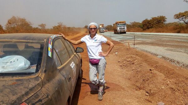 Chu du thiên hạ 1000 ngày: Nữ du khách Nga và con chó đi khắp thế giới bằng ô tô Chu du thiên hạ 1000 ngày: Nữ du khách Nga và con chó đi khắp thế giới bằng ô tô - Sputnik Việt Nam