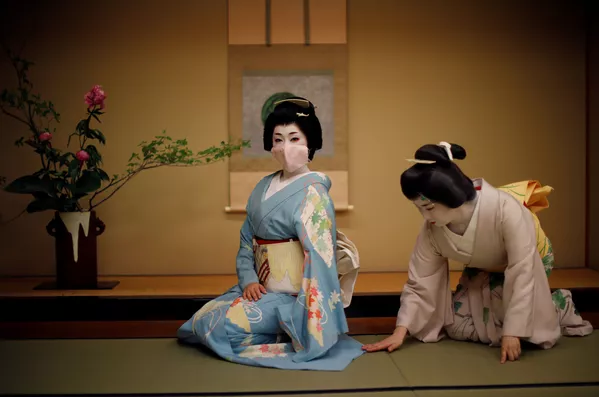 Nàng Geisha trước khi đến nhà hàng Asada ở Tokyo, Nhật Bản Nàng Geisha trước khi đến nhà hàng Asada ở Tokyo, Nhật Bản - Sputnik Việt Nam