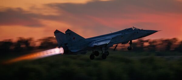 Máy bay tiêm kích đánh chặn MiG-31 cất cánh tại trung tâm hàng không mang tên V.P. Chkalov - Sputnik Việt Nam