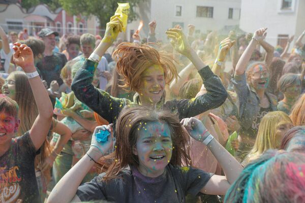 Trong lễ hội ColorFest ở Minsk - Sputnik Việt Nam