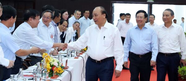 Thủ tướng Nguyễn Xuân Phúc với các đại biểu dự hội nghị - Sputnik Việt Nam