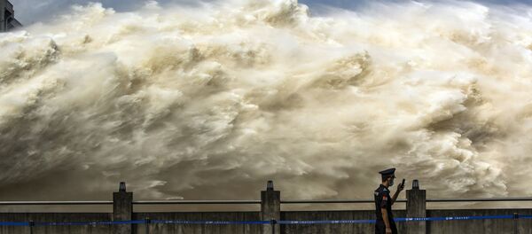 Xả lũ tại đập Tam Hiệp ở Trung Quốc Xả lũ tại đập Tam Hiệp ở Trung Quốc - Sputnik Việt Nam