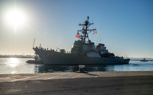 Tàu khu trục Mỹ USS Carney tại căn cứ quân sự Rota, Tây Ban Nha. - Sputnik Việt Nam