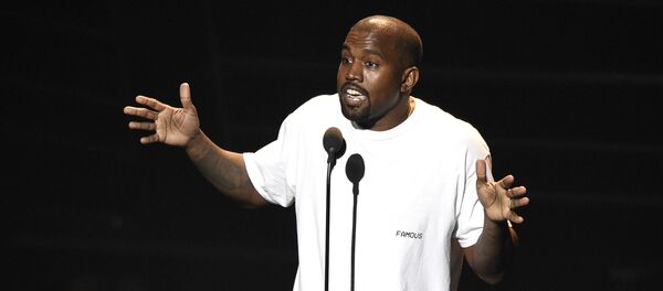 Nghệ sĩ hip-hop, rapper, nhà sản xuất, nhà soạn nhạc và nhà thiết kế người Mỹ Kanye West tại lễ trao giải âm nhạc video MTV Nghệ sĩ hip-hop, rapper, nhà sản xuất, nhà soạn nhạc và nhà thiết kế người Mỹ Kanye West tại lễ trao giải âm nhạc video MTV - Sputnik Việt Nam