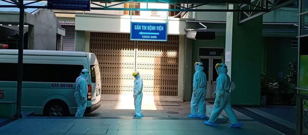 Bệnh nhân nghi nhiễm COVID-19 được chuyển đến Bệnh viện Đà Nẵng để điều trị, theo dõi. Bệnh nhân nghi nhiễm COVID-19 được chuyển đến Bệnh viện Đà Nẵng để điều trị, theo dõi. - Sputnik Việt Nam