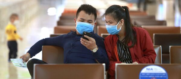 Hành khách đeo khẩu trang chờ chuyến bay tại sân bay Hà Nội, Việt Nam. Hành khách đeo khẩu trang chờ chuyến bay tại sân bay Hà Nội, Việt Nam. - Sputnik Việt Nam