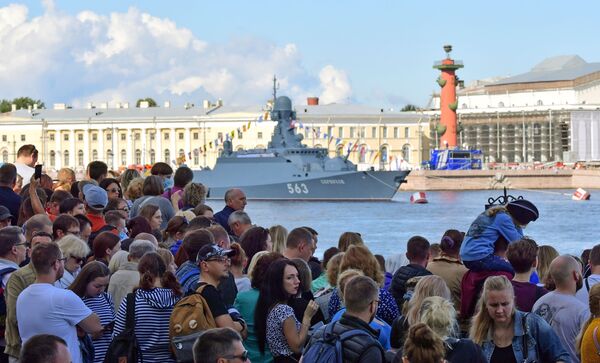 Tổng thống Putin: Hải quân Nga thực hiện nhiệm vụ với đầy phẩm giá - Sputnik Việt Nam