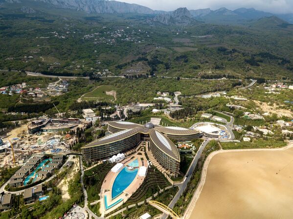 Bể bơi tại khách sạn năm sao «Mriya Resort & Spa» ở Yalta, Nga - Sputnik Việt Nam