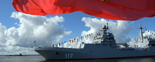 Tàu đổ bộ lớn Pyotr Morgunov trong cuộc diễu hành chính của Hải quân vào Ngày của Hải quân Nga trên tuyến đường Kronstadt ở Vịnh Phần Lan Tàu đổ bộ lớn Pyotr Morgunov trong cuộc diễu hành chính của Hải quân vào Ngày của Hải quân Nga trên tuyến đường Kronstadt ở Vịnh Phần Lan - Sputnik Việt Nam