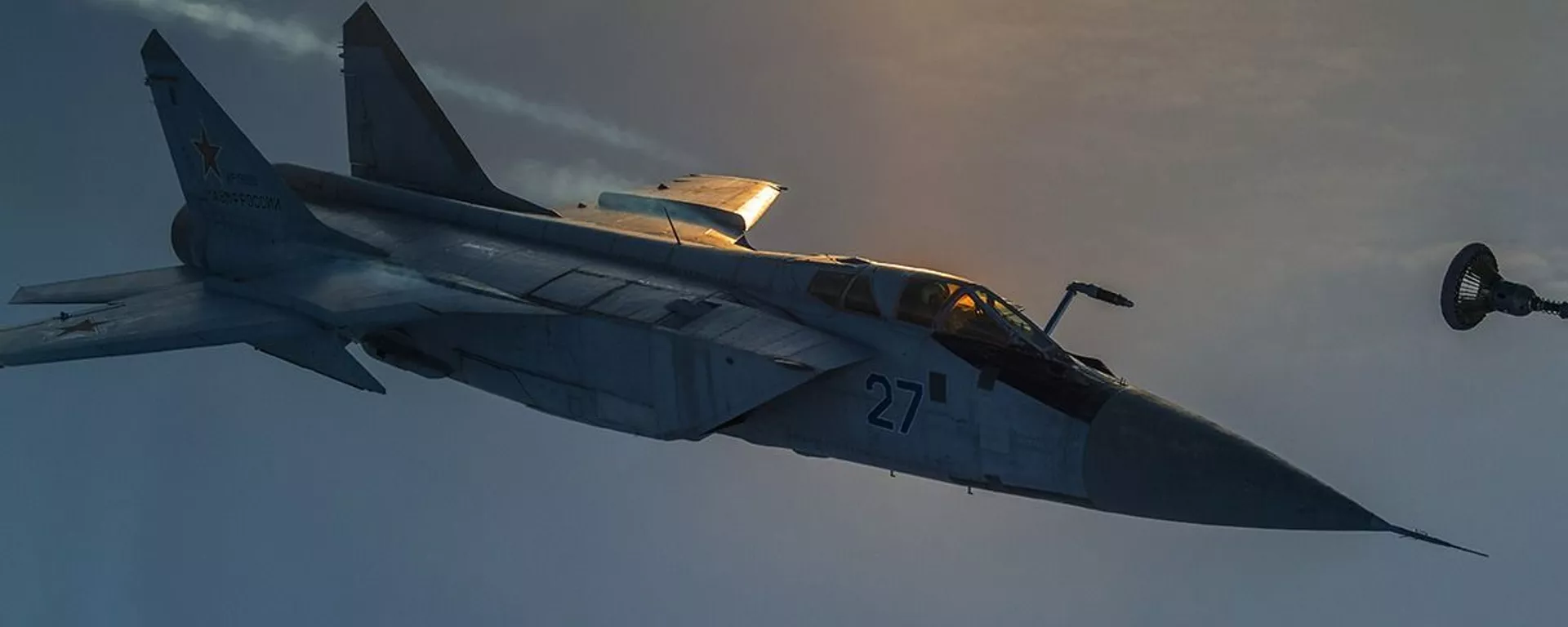 Tiếp nhiên liệu cho máy bay tiêm kích-đánh chặn tầm cao MiG-31 của Hạm đội Thái Bình Dương trên bầu trời Kamchatka Tiếp nhiên liệu cho máy bay tiêm kích-đánh chặn tầm cao MiG-31 của Hạm đội Thái Bình Dương trên bầu trời Kamchatka - Sputnik Việt Nam, 1920, 26.11.2021