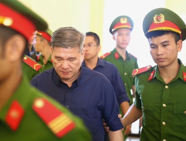 Đại gia Trầm Bê bị đề nghị thêm 6-7 năm tù, siêu lừa Dương Thanh Cường ngồi tù cả đời Đại gia Trầm Bê bị đề nghị thêm 6-7 năm tù, siêu lừa Dương Thanh Cường ngồi tù cả đời - Sputnik Việt Nam