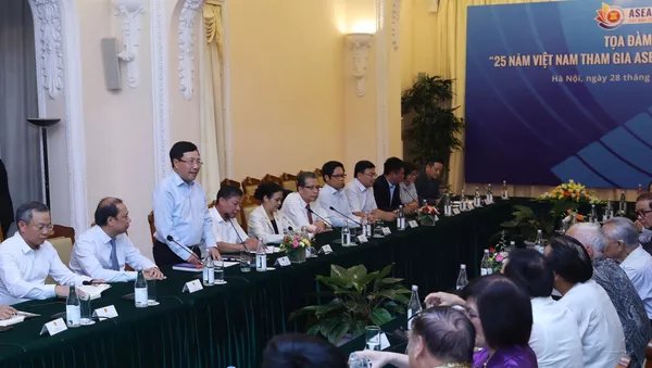 Phó Thủ tướng, Bộ trưởng Bộ Ngoại giao Phạm Bình Minh chủ trì toạ đàm. - Sputnik Việt Nam