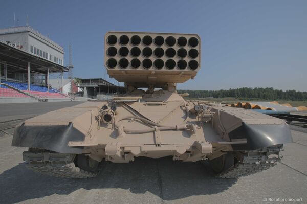 Khách hàng nước ngoài chứng kiến màn trình diễn thực tế hệ thống Solntsepek của Nga - Sputnik Việt Nam