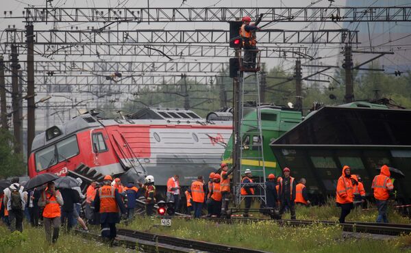 Trật đường ray. Một số chuyến tàu va chạm ở St. Petersburg - Sputnik Việt Nam