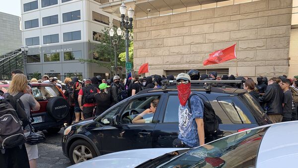 Người biểu tình thuộc phong trào Antifa ở Portland - Sputnik Việt Nam