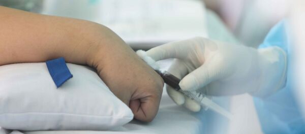  Lấy mẫu xét nghiệm cho người dân tại Trạm Y tế phường Dịch Vọng, quận Cầu Giấy. - Sputnik Việt Nam