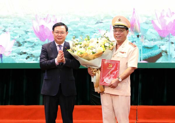 Giám đốc Công an Hà Nội: Thiếu tướng Nguyễn Hải Trung thay Trung tướng Đoàn Duy Khương Giám đốc Công an Hà Nội: Thiếu tướng Nguyễn Hải Trung thay Trung tướng Đoàn Duy Khương - Sputnik Việt Nam