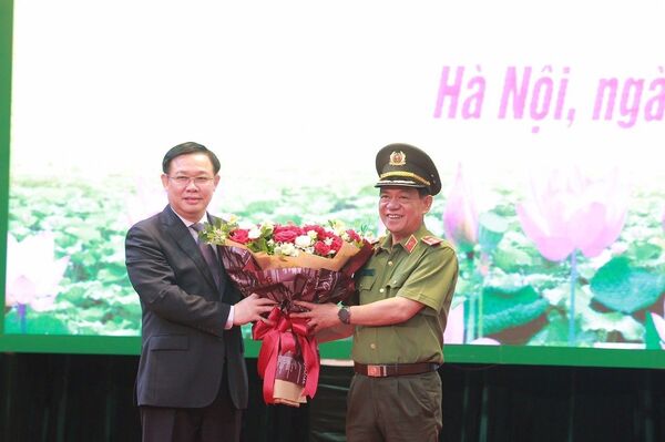 Giám đốc Công an Hà Nội: Thiếu tướng Nguyễn Hải Trung thay Trung tướng Đoàn Duy Khương Giám đốc Công an Hà Nội: Thiếu tướng Nguyễn Hải Trung thay Trung tướng Đoàn Duy Khương - Sputnik Việt Nam