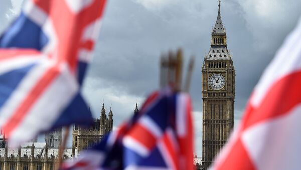 Cờ trên nền của Big Ben ở London - Sputnik Việt Nam