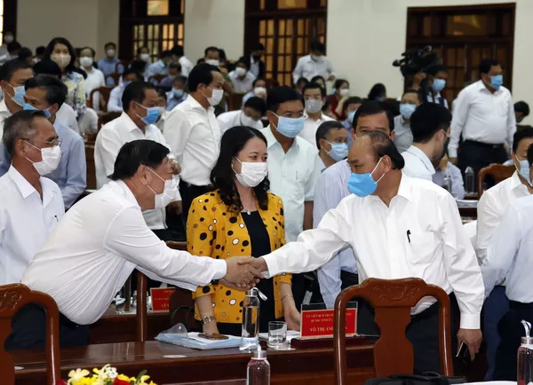 Thủ tướng Nguyễn Xuân Phúc làm việc với lãnh đạo các tỉnh, thành phố vùng ĐBSCL Thủ tướng Nguyễn Xuân Phúc làm việc với lãnh đạo các tỉnh, thành phố vùng ĐBSCL - Sputnik Việt Nam