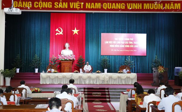 Thủ tướng Nguyễn Xuân Phúc làm việc với lãnh đạo các tỉnh, thành phố vùng ĐBSCL Thủ tướng Nguyễn Xuân Phúc làm việc với lãnh đạo các tỉnh, thành phố vùng ĐBSCL - Sputnik Việt Nam