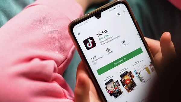 TikTok на экране смартфона - Sputnik Việt Nam