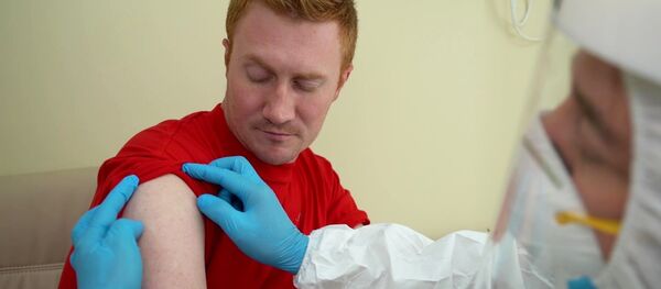 Kiểm tra những người tình nguyện tham gia thử nghiệm vắc xin chống COVID-19 tại Bệnh viện Trung ương Quân đội mang tên N. N. Burdenko trước khi xuất viện - Sputnik Việt Nam