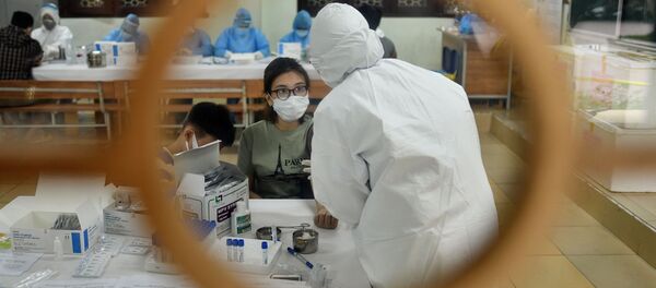 Tại trung tâm kiểm tra Covid-19 nhanh ở Hà Nội Tại trung tâm kiểm tra Covid-19 nhanh ở Hà Nội - Sputnik Việt Nam