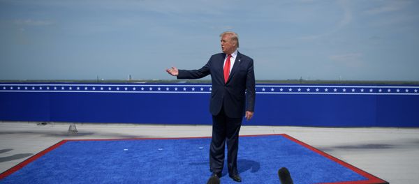 Tổng thống Mỹ Donald Trump trả lời câu hỏi của các nhà báo sau vụ phóng tàu có người lái đầu tiên Crew Dragon do công ty SpaceX của Elon Musk chế tạo - Sputnik Việt Nam