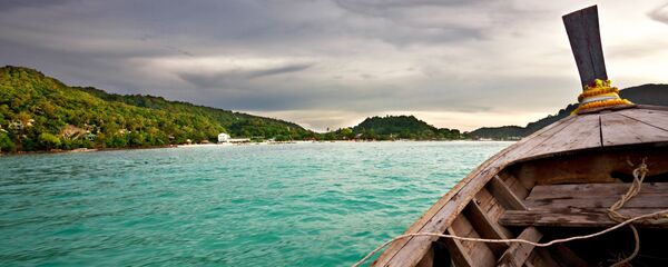 Рыбацкая лодка в море - Sputnik Việt Nam