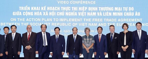 Thủ tướng Nguyễn Xuân Phúc và các đại biểu. - Sputnik Việt Nam