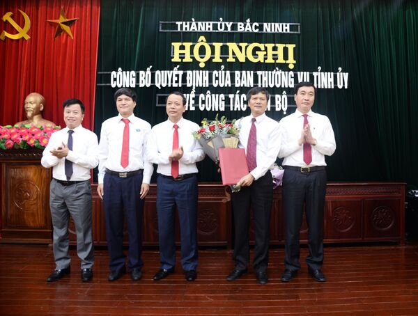 Cả họ làm quan: Không chỉ điều chuyển ông Nguyễn Nhân Chinh là xong chuyện - Sputnik Việt Nam