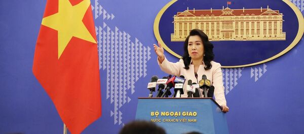 Người phát ngôn Bộ Ngoại giao Lê Thị Thu Hằng mời phóng viên đặt câu hỏi. - Sputnik Việt Nam