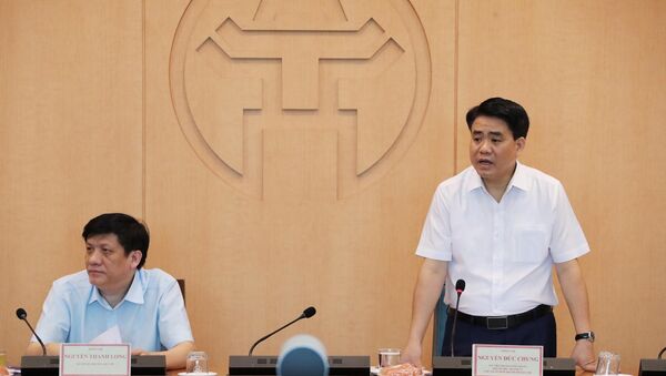 Phát biểu tại buổi làm việc, Chủ tịch UBND TP Hà Nội Nguyễn Đức Chung, Trưởng Ban Chỉ đạo phòng, chống COVID-19 TP Hà Nội khẳng định thành phố đang tập trung theo sát diễn biến của dịch bệnh, lập tức triển khai giải pháp thích hợp ngay khi có những diễn biến mới.  - Sputnik Việt Nam
