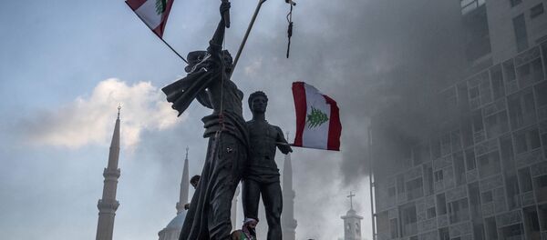 Đụng độ giữa người biểu tình và nhân viên công lực ở Beirut. - Sputnik Việt Nam