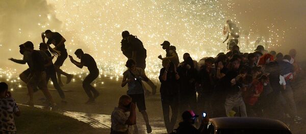 Người biểu tình trên đường phố Minsk - Sputnik Việt Nam