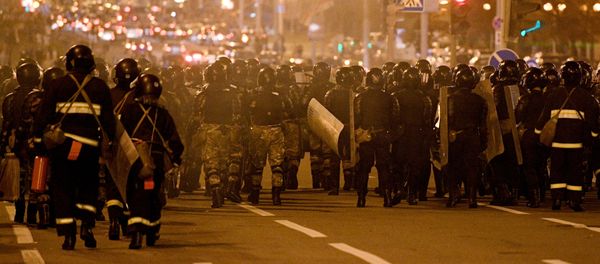 Nhân viên thực thi pháp luật trong một cuộc biểu tình ở Minsk - Sputnik Việt Nam