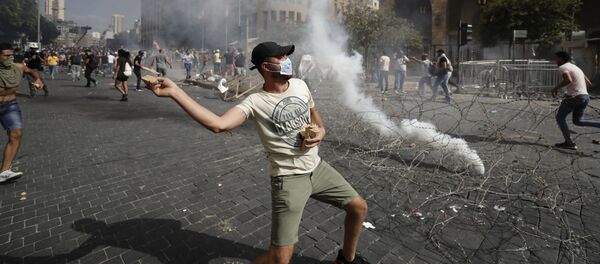 Đụng độ hàng loạt giữa người biểu tình và cảnh sát ở Beirut, Lebanon Đụng độ hàng loạt giữa người biểu tình và cảnh sát ở Beirut, Lebanon - Sputnik Việt Nam